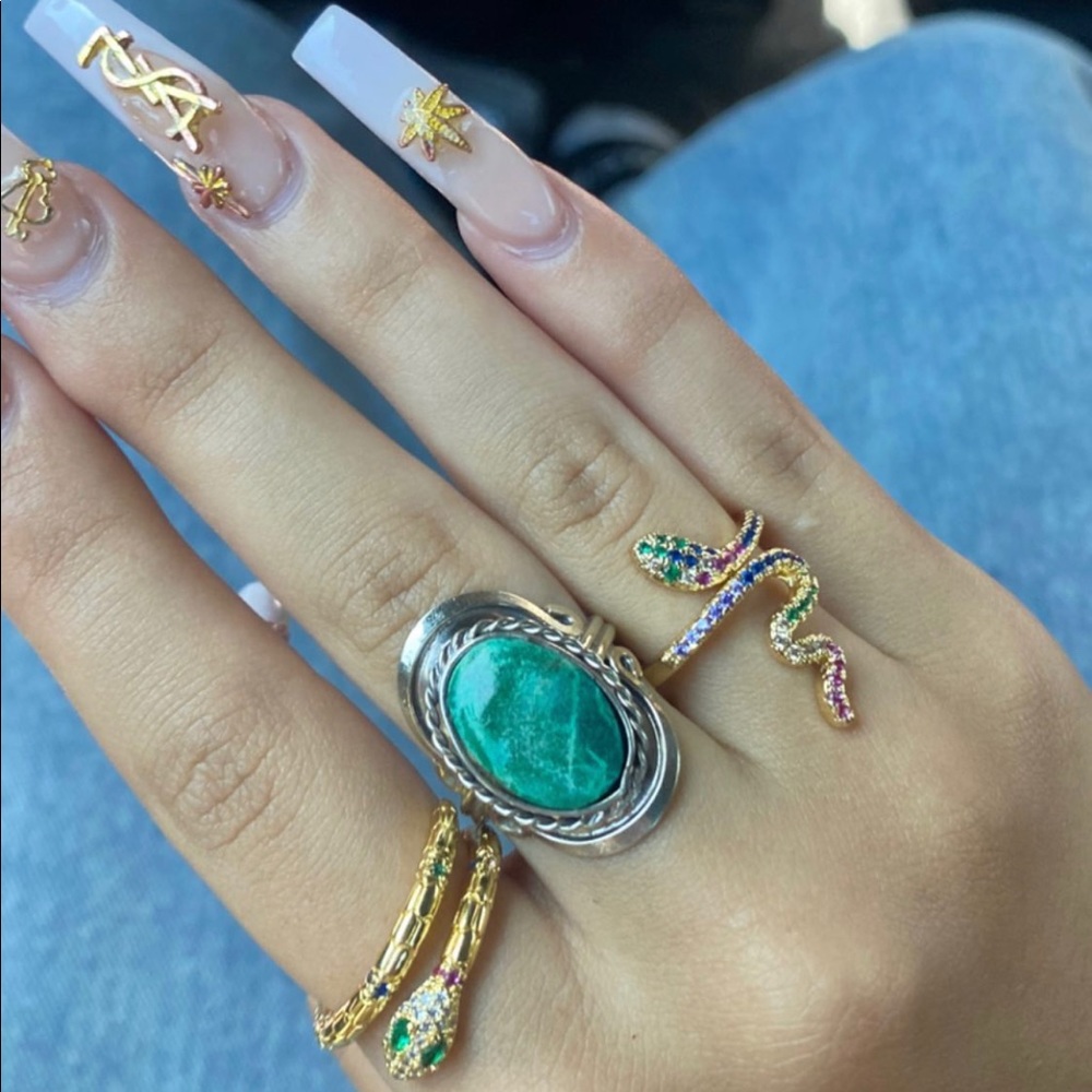 Meet your Posher, Akio